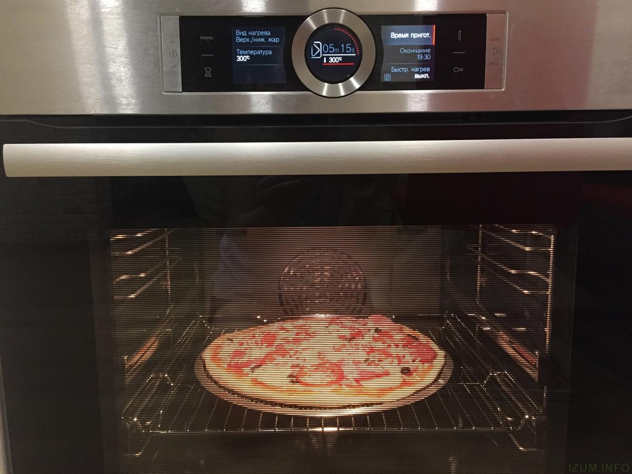 при какой температуре нужно готовить пиццу в духовке фото 70