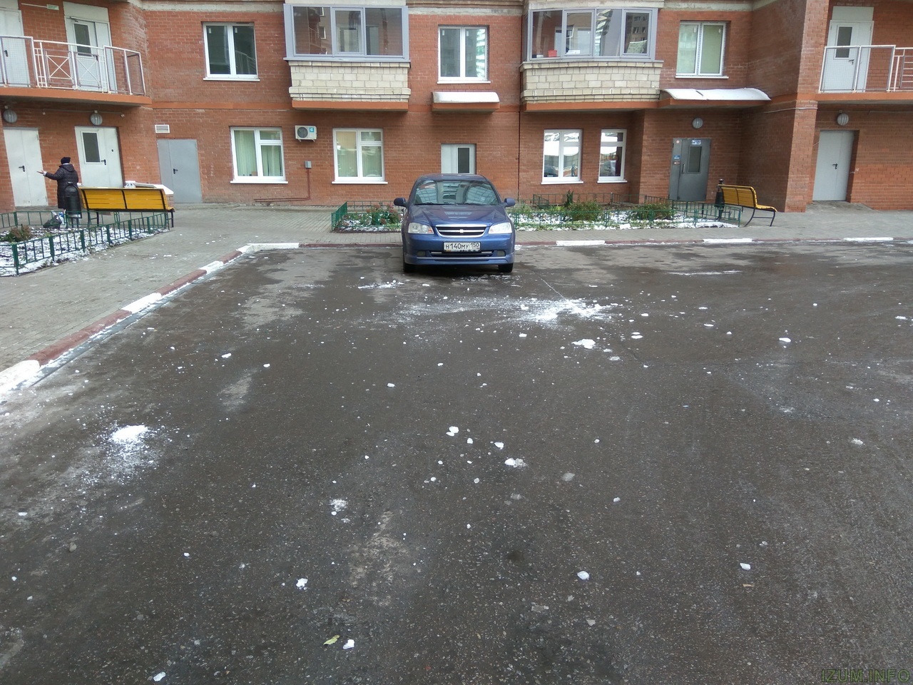 Изумрудные холмы лёд падает с крыш на тротуары (5)_новый размер.jpg
